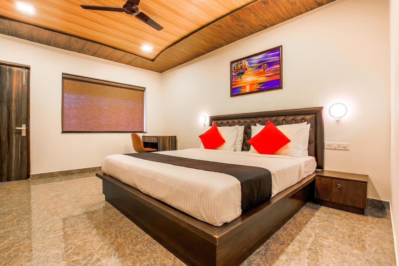 Capital O 18910 La Gracia Resort Morjim Exterior photo
